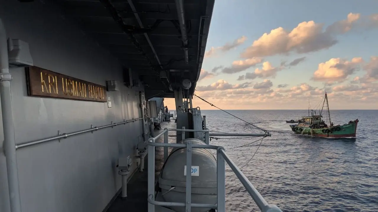 KRI Usman Harun berhasil  menangkap 2 kapal penangkap ikan ilegal asal Vietnam di Perairan  Natuna Provisi kepulauan Riau.