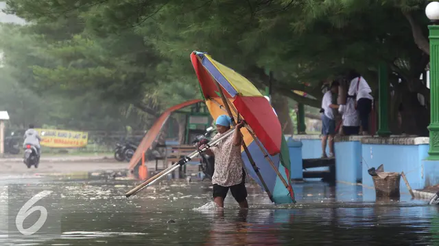 20160609- Gelombang Tinggi Hantam Pantai Selatan Yogya- Boy Harjanto