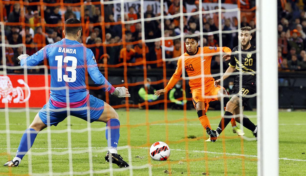 Anak asuh Louis van Gaal juga melepaskan total 31 tembakan dengan 12 di antaranya tepat sasaran. Sementara Gibraltar yang hanya mampu bertahan dari gempuran De Oranje cuma melepaskan satu tembakan saja.