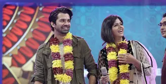 Sambutan antusias para penggemar serial Khushi. Dua bintang serial tersebut, Barun Sobti dan Dalljiet, menggelar meet and greet Khushi Stars di Mall Metropolis Town Square. (Galih W. Satria/Bintang.com)