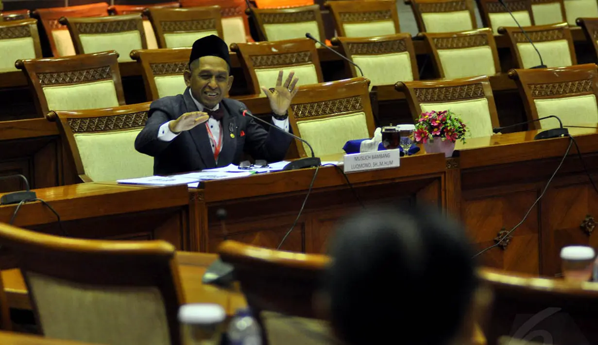 Calon hakim Agung, Muchlich Bambang Luqmono, saat menjalani fit dan proper tes, Jakarta, Kamis (11/9/14). (Liputan6.com/Miftahul Hayat)