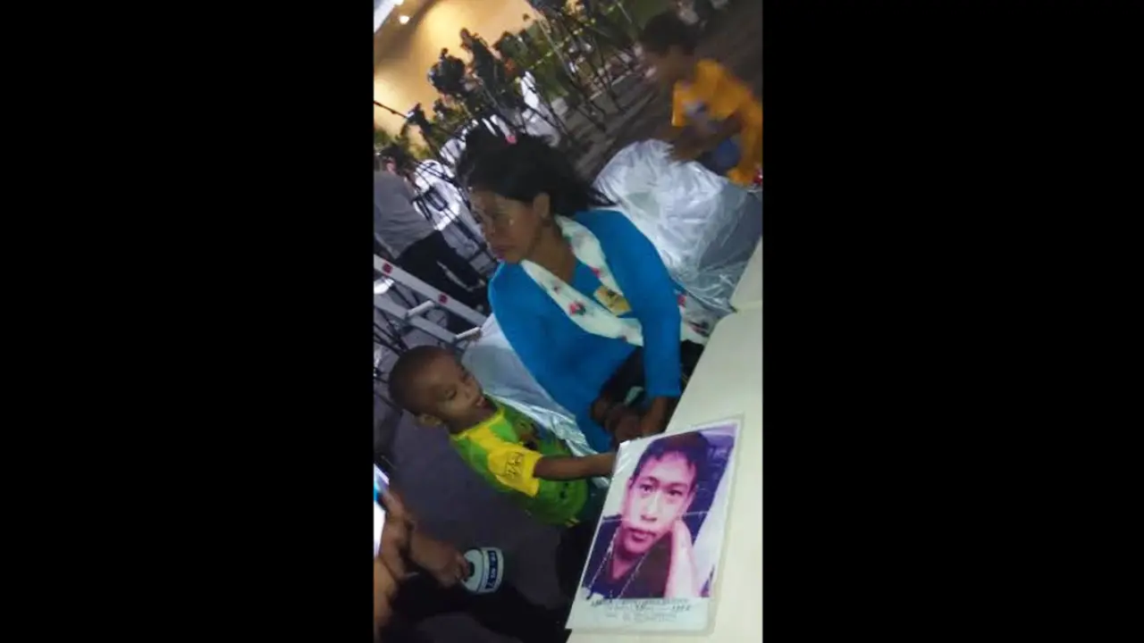 Mencari Anak yang Tenggelam di Lokasi Hilangnya AirAsia QZ8501