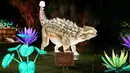 Foto yang diabadikan pada 28 Desember 2020 ini menunjukkan instalasi cahaya dalam sebuah pertunjukan lentera bertajuk "Taman Ajaib" di Tropical Botanical Garden di Lisbon, Portugal. Perhelatan itu akan berlangsung hingga 10 Januari 2021 mendatang. (Xinhua/Pedro Fiuza)