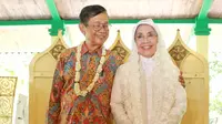 Pernikahan Nani dan Ajip yang fenomenal ini tak kalah dengan perayaan pernikahan anak muda pada umumnya. Bahkan setelah resmi menikah, keduanya pun akan menyempatkan waktu untuk berbulan madu. (Adrian Putra/Bintang.com)