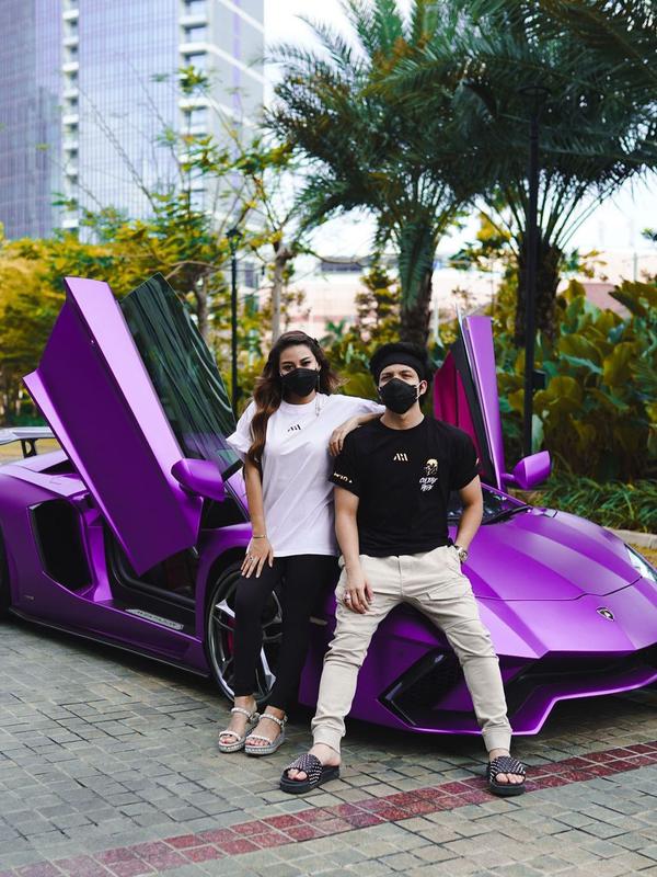 Lebih lanjut Ashanty mengatakan sebagai orang tua dari pihak perempuan hanya mengikuti dan mendukung rencana baik anaknya. Tidak ingin banyak berpendapat, Ashanty hanya mendoakan yang terbaik. (Instagram/aurelie.hermansyah)