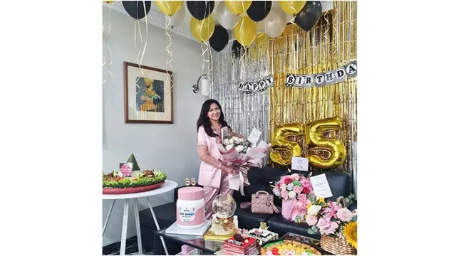 6 Potret Ulang Tahun Puspa Dewi ke-55, Viral Dijuluki Nenek Cantik