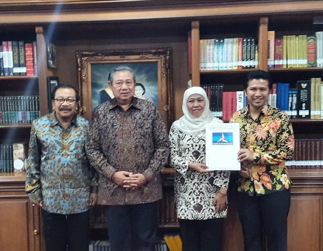 Beredar foto Ketum Demokrat Susilo bambang Yudhoyono bersama Khofifah dan Emil Dardak