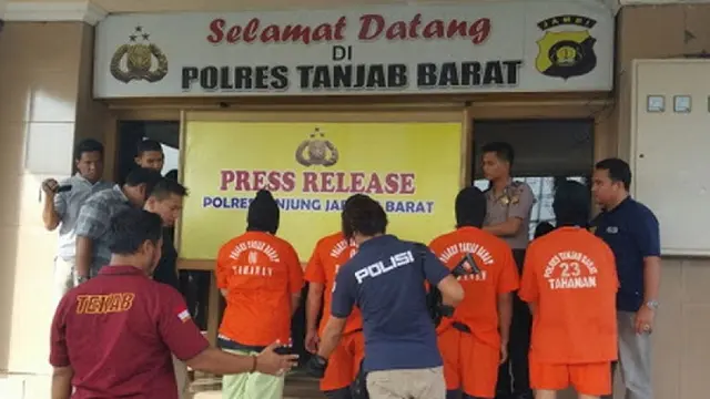 Pembunuhan kakak Bupati Tanjabbar
