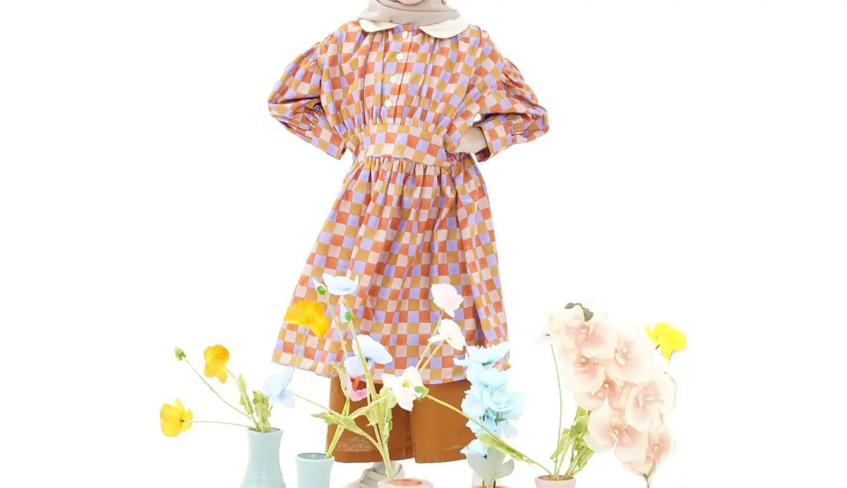 Koleksi Raya Soleram dengan warna cerah dan motif fun untuk gaya stylish si kecil [Foto: @inisoleram]