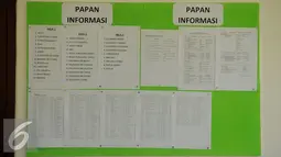 Papan informasi anggota Paskibraka tingkat nasional 2016 terlihat di Wisma-C PP-PON Menpora Cibubur, Jakarta Timur, Kamis (21/7). Calon Paskibraka nantinya juga akan di tugaskan untuk hari Kemerdekaan 17 Agustus 2016 mendatang. (Liputan6.com/Johan Tallo)