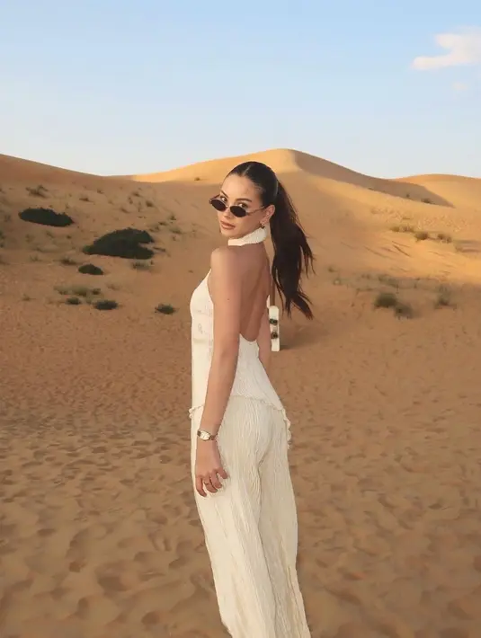 Alyssa Daguise liburan di Dubai sejak akhir tahun. Ia tampil bak supermodel dengan outfit pilihannya [@alyssadaguise]