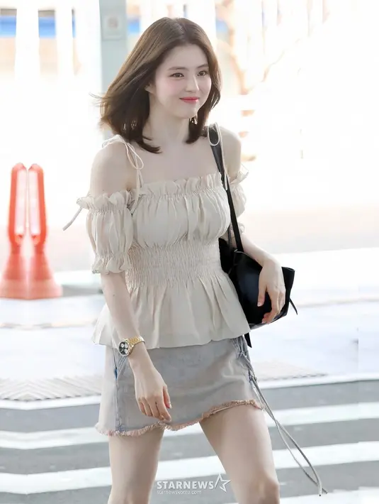 Yang menarik, kali ini, Han So Hee muncul dengan gaya rambut terbarunya, rambut yang dipotong pendek. [Foto: Instagram/hansohee4ever]