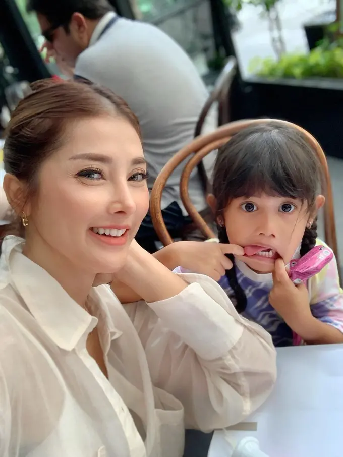 [Fimela] Potret cantik Eva Anindita