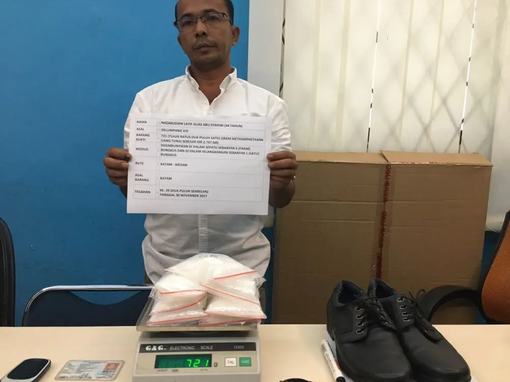 Calon penumpang Lion Air sembunyikan sabu di kedua sepatu dan selangkangannya. Foto: (Ajang Nurdin/Liputan6.com)