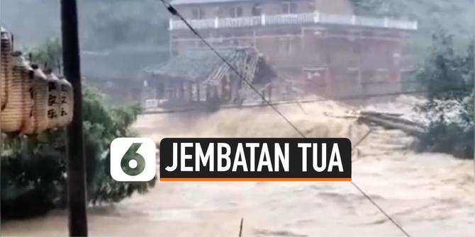 VIDEO: Detik-Detik Jembatan Usia 400 Tahun Tersapu Banjir Bandang