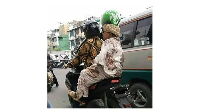 Kelakuan emak (Sumber: Instagram/dramaojol_id)