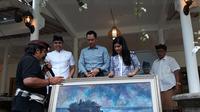 AHY Dapat Cinderamata dari Seniman Bali