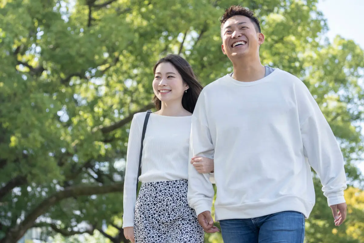 pasangan cinta bahagia