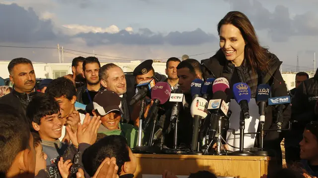 [Bintang] Angelina Jolie