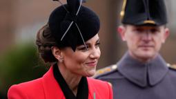 Kate Middleton, Putri Wales dari Inggris tiba untuk mengikuti parade Hari St David dengan anggota Batalyon 1, The Welsh Guards di Windsor, Inggris, Rabu, 1 Maret 2023. (AP Photo/Alastair Grant, Pool)