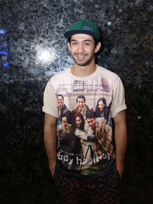 Meski tidak hanya film baru yang dibintanginya yang menjadi sasaran pembajakan, ia berharap aktifitas para penonton dalam bioskop lebih diperhatikan lagi. (Galih W. Satria/Bintang.com)