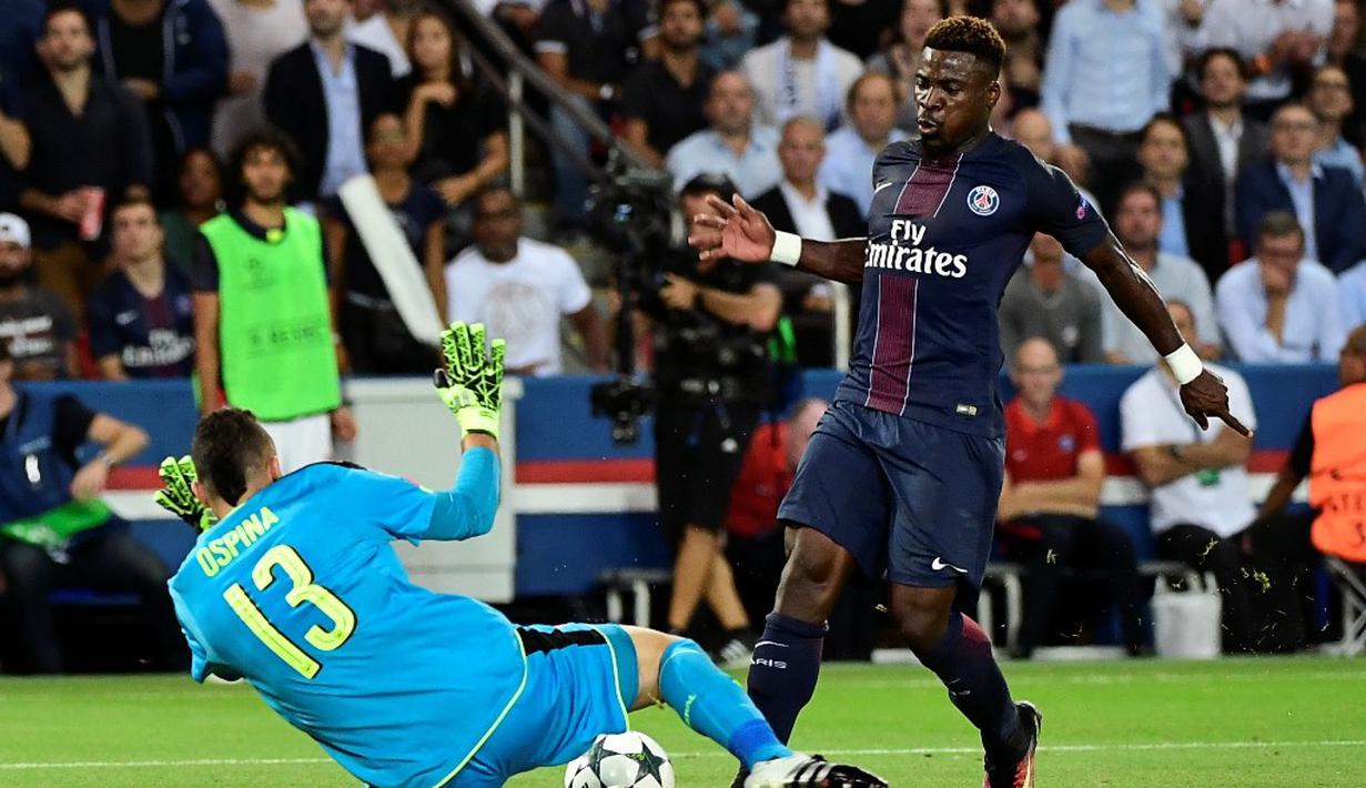 Serge Aurier adalah produk Akademi Lens. Saat berusia 17 tahun sudah dipromosikan ke tim utama Lens. Sempat bermain tiga musim untuk Toulouse sebelum bergabung PSG tahun 2014. (AFP/Miguel Medina)