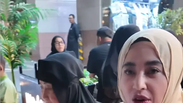 Potret Liburan Dewi Perssik di Turki Setelah Umrah (credit: https://www.instagram.com/dewiperssik9/)