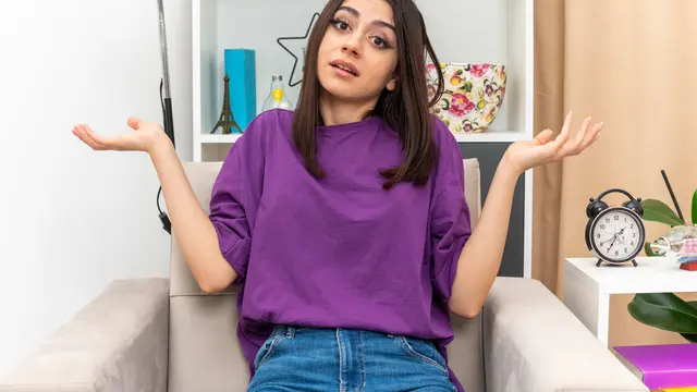 wanita bertanya / wanita bingung