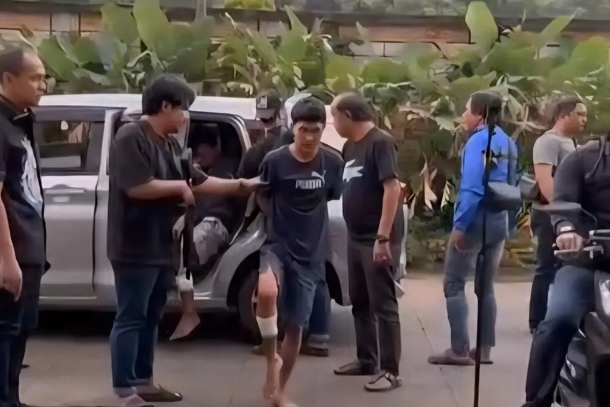 Tersangka Curanmor bersenpi saat ditangkap Polres Metro Depok.