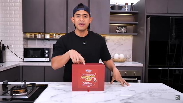 Mukbang Tanboy Kun Santap 12 Bungkus Mie Sedaap Varian Baru ala Chef Devina, Bikin Ngiler!