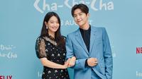 Kim Seon Ho dan Shin Min A yang mendapat julukan “dimple couple”. (Foto: Netflix)