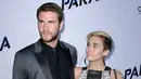 Keluarga Miley Cyrus dan Liam Hemsworth mengatakan bahwa mereka ingin mereka berdua memberikan seorang bayi di hari Natal nanti. (HollywoodLife)