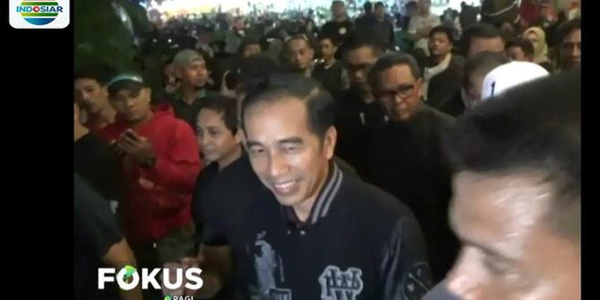 Jokowi Sempatkan Nonton Pertunjukan Musik Rock di Makassar