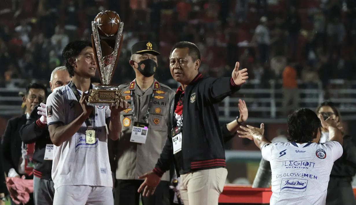Untuk itu, Arema FC berhasil menjuarai Piala Presiden 2022 setelah bermain imbang 0-0 melawan Borneo FC pada leg dua final Piala Presiden 2022. (Bola.com/Ikhwan Yanuar)