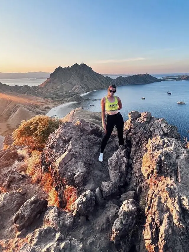 Gaya Nia Ramadhani Berlibur di Labuan Bajo Hingga Bali, credit: @ramadhaniabakrie