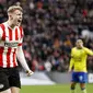 Jarrad Branthwaite membela Everton sejak 2020. Sayang, bek asal Inggris itu belum mendapat menit bermain reguler di Goodison Park. Pada musim lalu, Branthwaite dipinjamkan ke PSV Eindhoven. Pemain bertahan berusia 21 tahun tersebut tampil gemilang selama masa peminjaman di Belanda. (AFP/Maurice Van Steen)