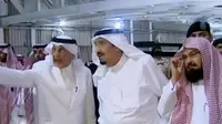 Raja Salman mengunjungi para korban yang dirawat di Rumah Sakit Nuur.