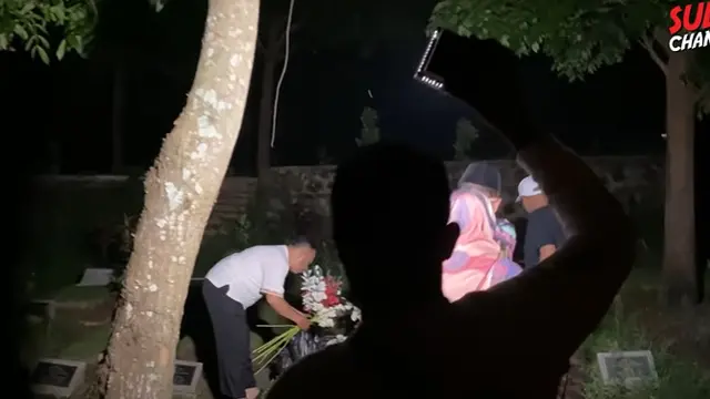 6 Momen Sule dan Nathalie Holscher Ziarah ke Makam Lina, Penuh Haru