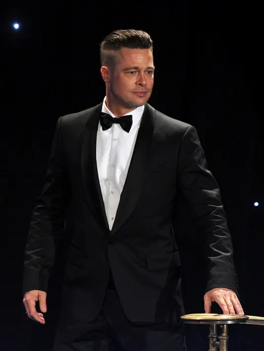 Sumber juga mengatakan Pitt tidak sedang mencari tambatan hatinya. Saat ini ia tengah berjuang seorang diri untuk melawan kesedihannya. Rumornya Pitt juga siap menjadi duda selamanya jika tak menemukan wanita lain lagi. (AFP/Bintang.com)