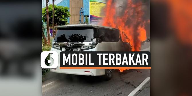 VIDEO: Detik-Detik Mobil Alphard Terbakar di Pondok Indah