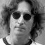 John Lennon adalah seorang penyanyi kelahiran Inggris