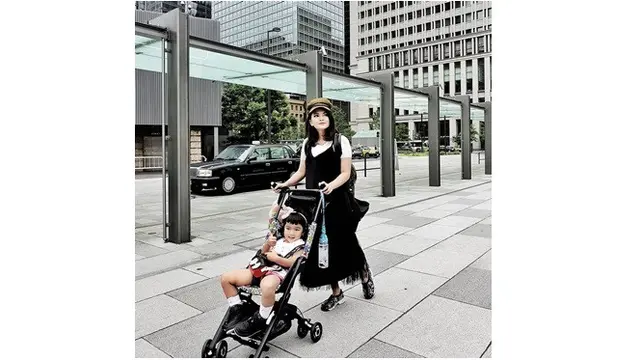 Jadi Hot Mama, Ini 7 Potret Tania Putri De' Rainbow dengan Anaknya