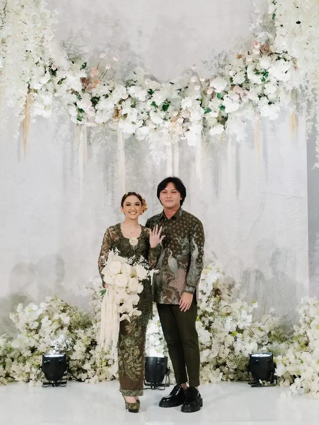 8 Momen Rizky Febian Resmi Lamar Mahalini Raharja, Digelar Tertutup