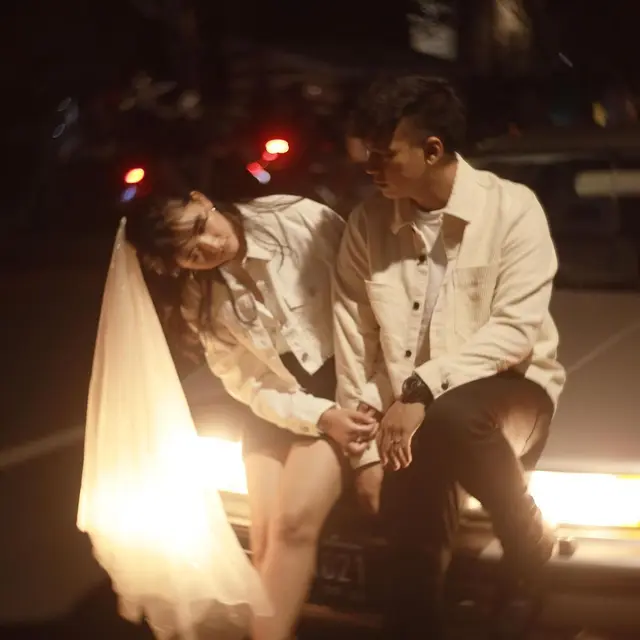 6 Potret Prewedding Pasangan Artis Bertema Monokrom, Simpel dan Elegan