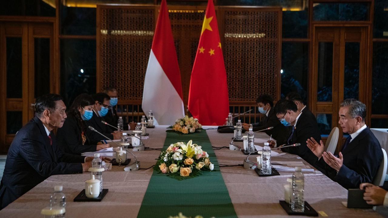 Menteri Koordinator Bidang Kemaritiman dan Investasi Luhut Binsar Pandjaitan melakukan kunjungan resmi ke Yunan Tiongkok pada tanggal 9-10 Oktober 2020.