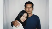 Cara Buat Foto Polaroid bareng Orang Tua yang Telah Tiada dengan Gemini AI, Lengkap dengan Promptnya