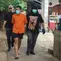 Polisi terus menyisir aliran Kali Licin, Pancoran Mas, Depok, untuk mencari sisa potongan tubuh Kunaefi (51), korban mutilasi yang diduga dilakukan Saeful (26). (Foto: Istimewa).