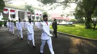 Tim Paskibraka yang bertugas untuk mengibarkan Bendera Merah Putih pada Upacara Peringatan Detik-Detik Proklamasi Kemerdekaan Republik Indonesia di Istana Merdeka, Selasa (17/8/2021). (Biro Pers Sekretariat Presiden)