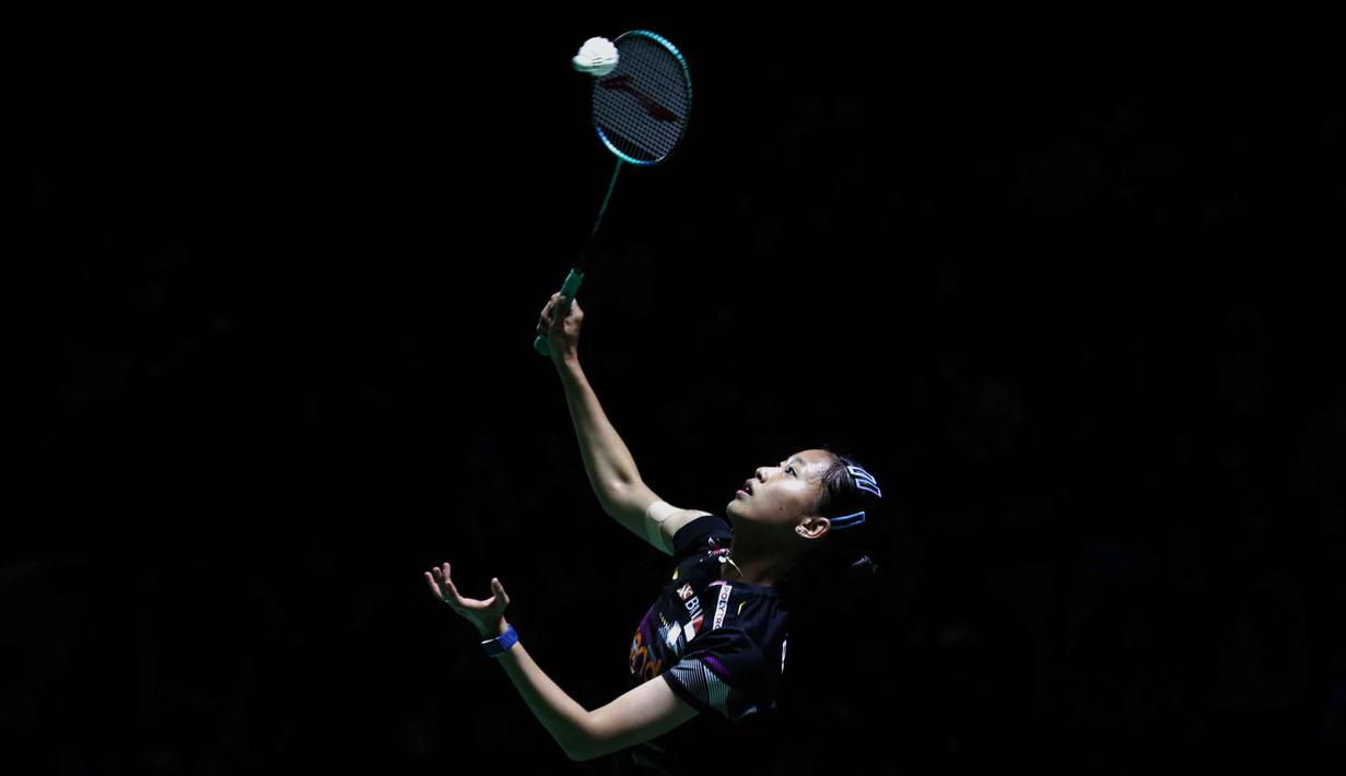 Pebulu tangkis tunggal putri Indonesia, Putri Kusuma Wardani saat beraksi melawan wakil Taiwan, Sung Shuo Yun, pada babak 32 besar Indonesia Masters 2026 di Istora Gelora Bung Karno, Senayan, Jakarta, Rabu (21/1/2026) malam. Mengalahkan wakil Taiwan, Sung Shuo Yun, tunggal putri Indonesia, Putri Kusuma Wardani memastikan langkah ke babak 16 besar Indonesia Masters 2026. (Bola.com/Abdul Aziz)