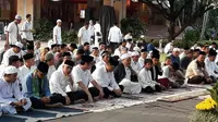 Anies Salat Idul Adha di Balai Kota Bareng Keluarga